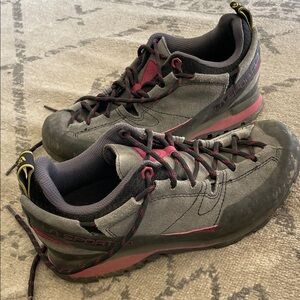 Approach Climbing Shoes in Gray and Pink La Sportiva